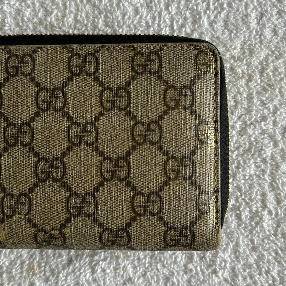 Gucci GG Supreme Monogram Bees Zip Around Wallet - Picture 7 of 17